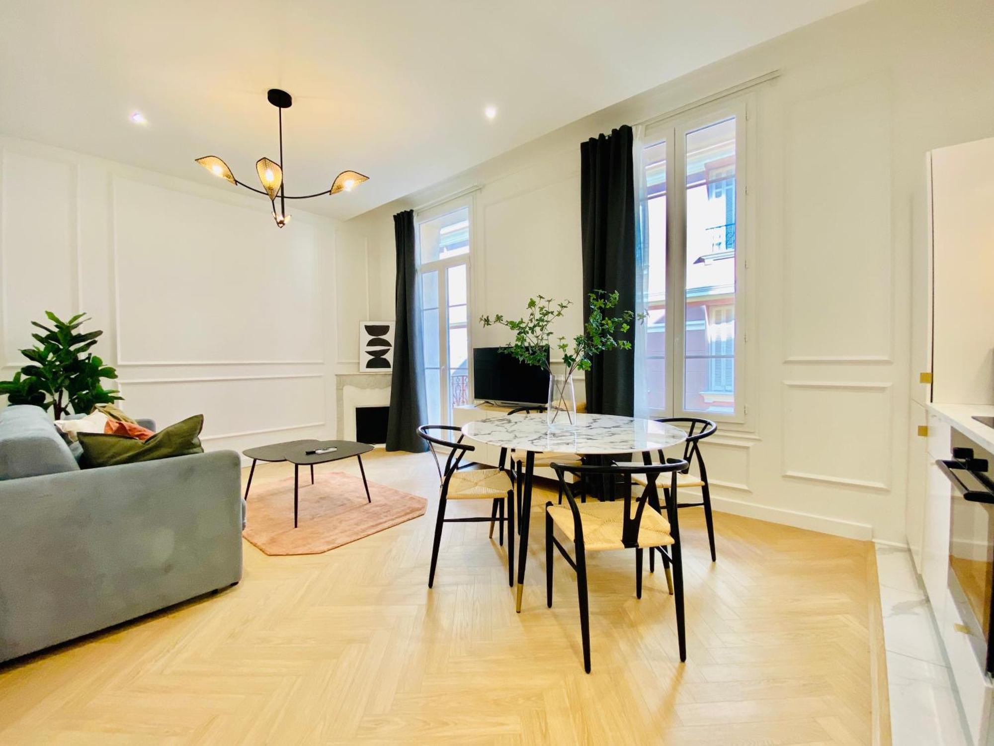 Newly Renovated Apartment With Balcony, Ac, Fiber Internet มอนติคาร์โล ภายนอก รูปภาพ