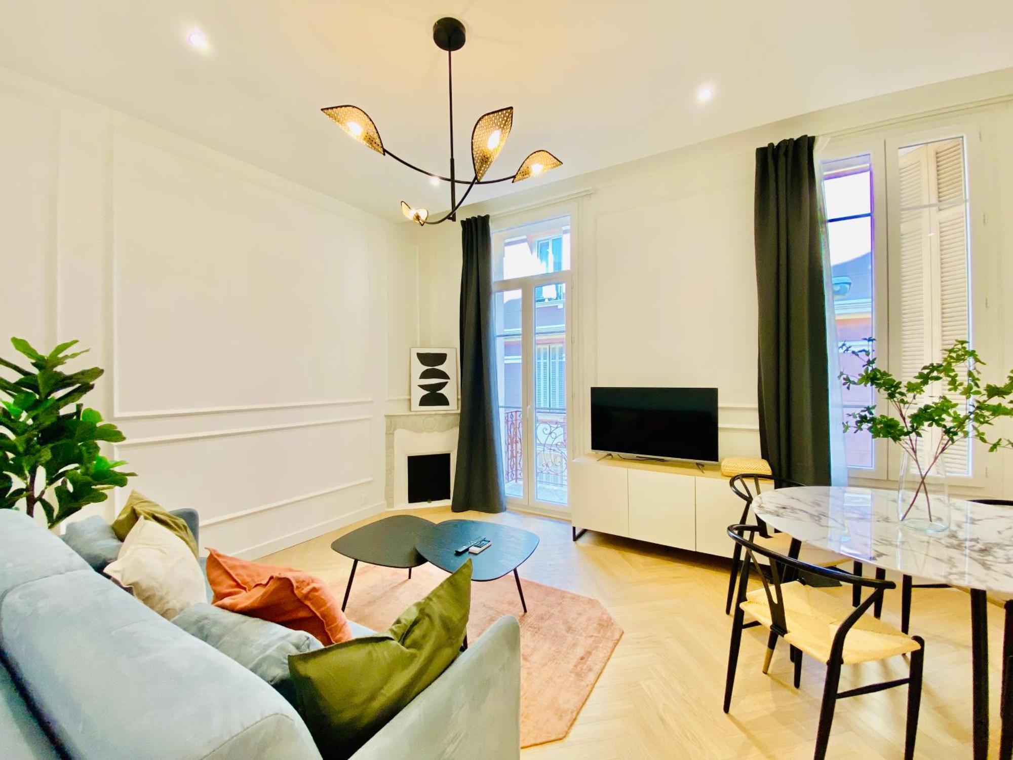 Newly Renovated Apartment With Balcony, Ac, Fiber Internet มอนติคาร์โล ภายนอก รูปภาพ