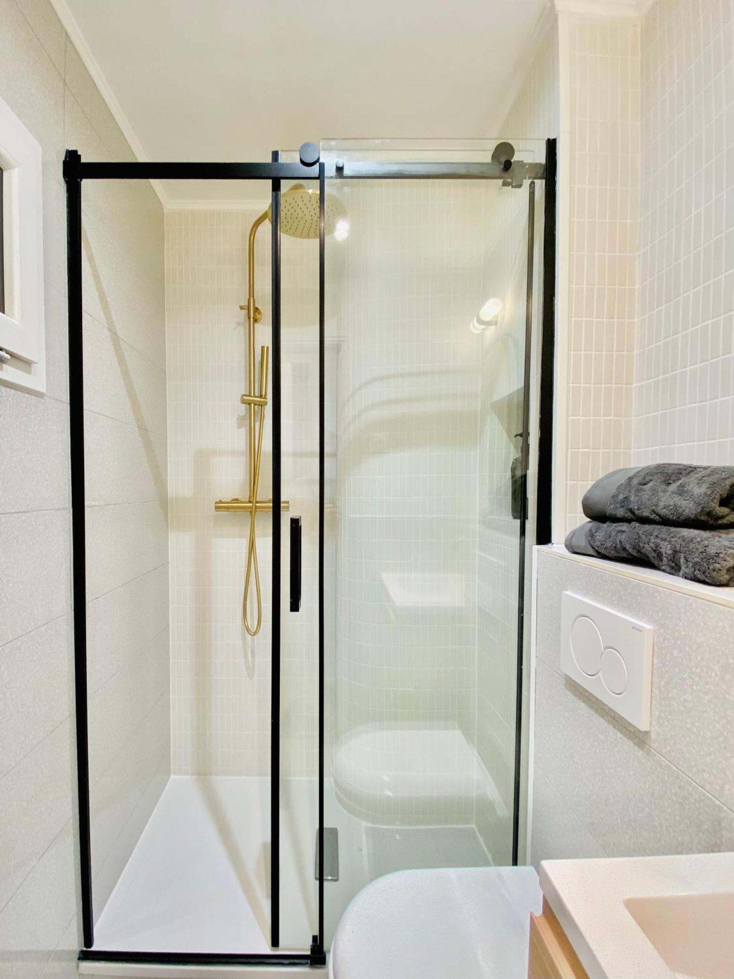 Newly Renovated Apartment With Balcony, Ac, Fiber Internet มอนติคาร์โล ภายนอก รูปภาพ