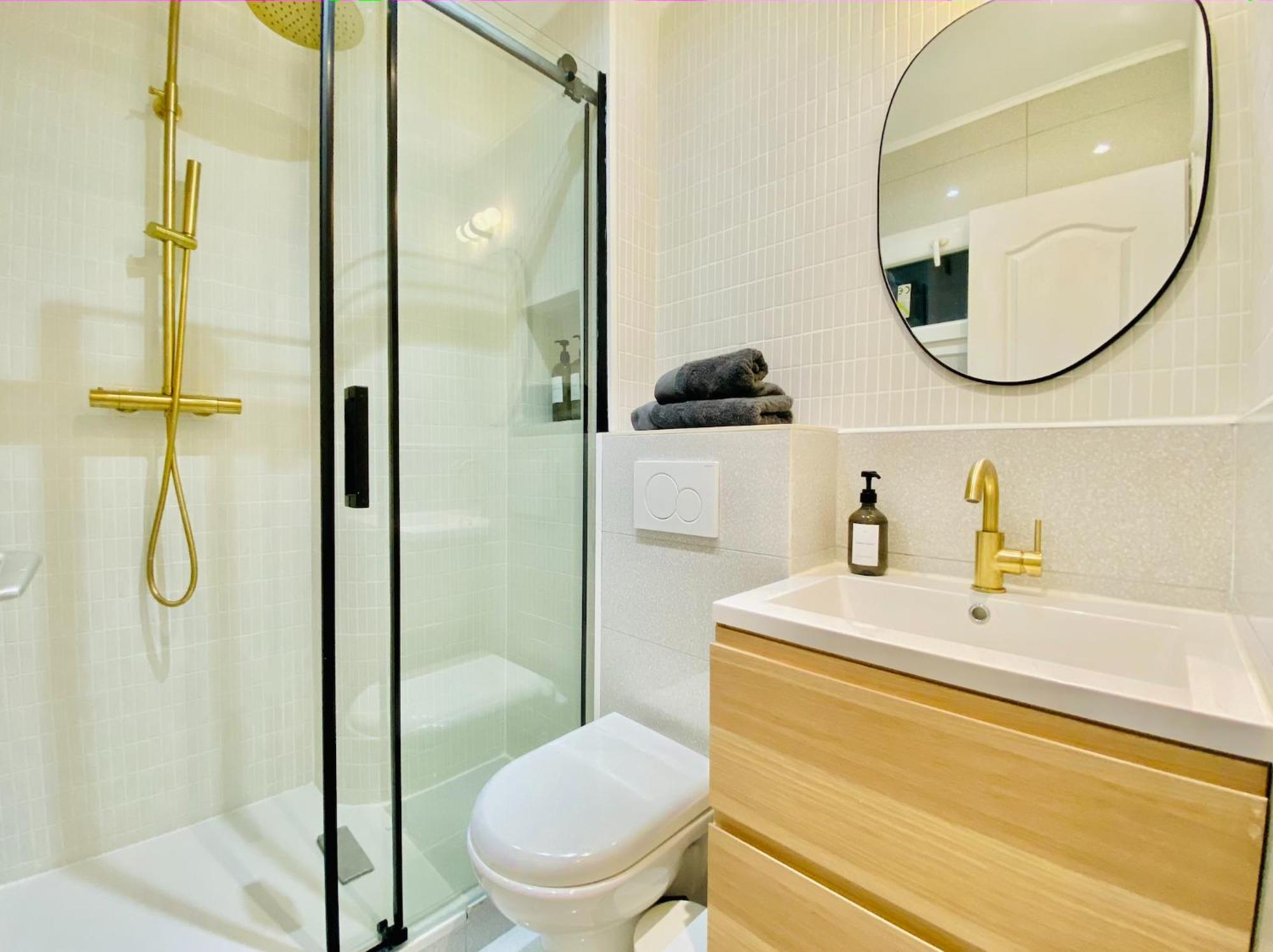 Newly Renovated Apartment With Balcony, Ac, Fiber Internet มอนติคาร์โล ภายนอก รูปภาพ